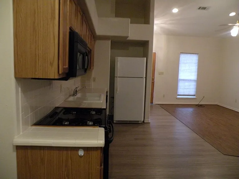 820 Tangle Oaks Dr — Photo 6