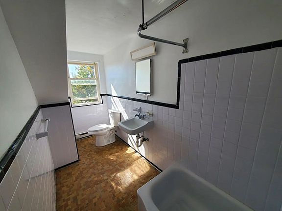 2nd image of 818 S Broom St APT 3D