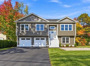 5 Anthony Dr, Cranston, RI 02921