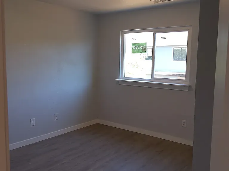52 Nelson Ave #D — Photo 9