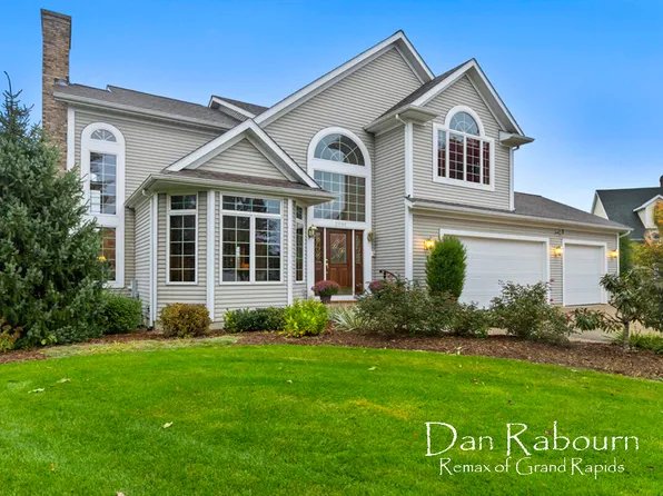 3881 Shorewood Ct SW, Grandville, MI 49418