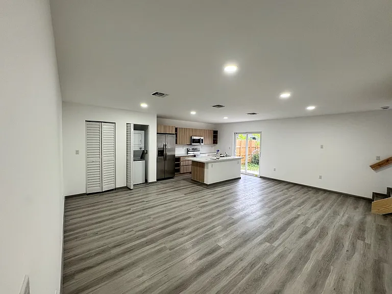 920 NW 1o St — Photo 18