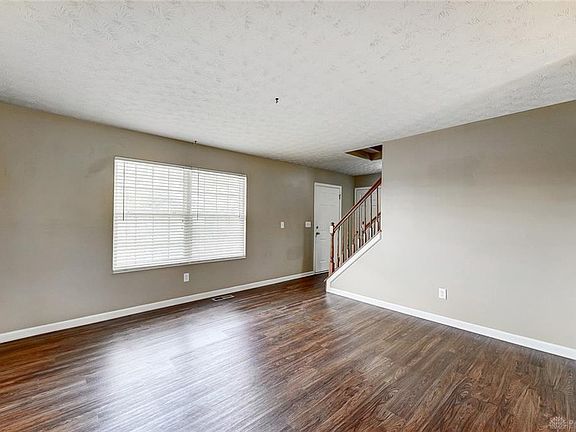 5th image of 360 Imperial Dr