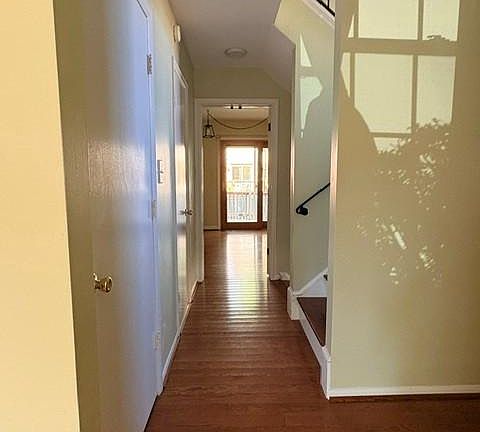 3rd image of 10252 Friendship Ct