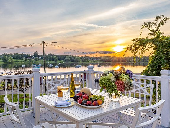 4th image of 538 Main Street