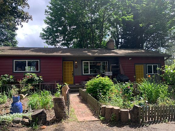 2nd image of 9020 SE Clinton St #B