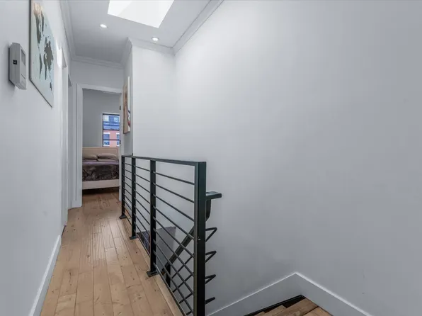 698 Lexington Avenue image 11 of 36