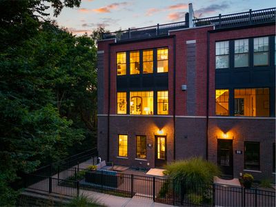 912 E Chicago Ave, Naperville, IL, 60540