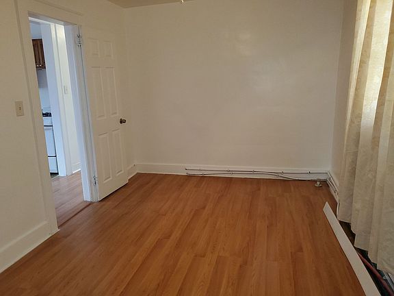 3rd image of 15 Westervelt Pl Floor 3