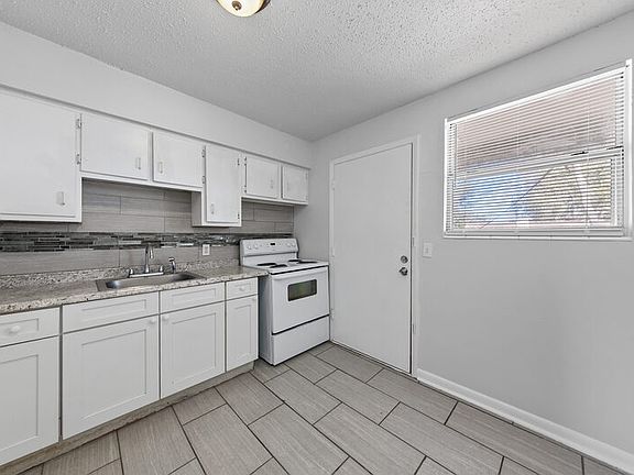 4th image of 1531 Louisiana St #2