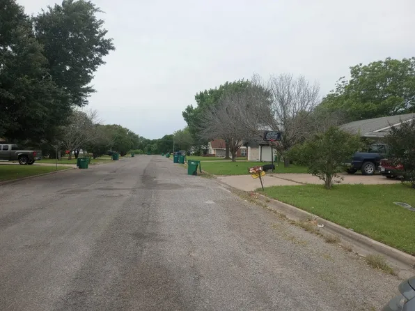 215 Valley View Dr, Waco, TX 76706