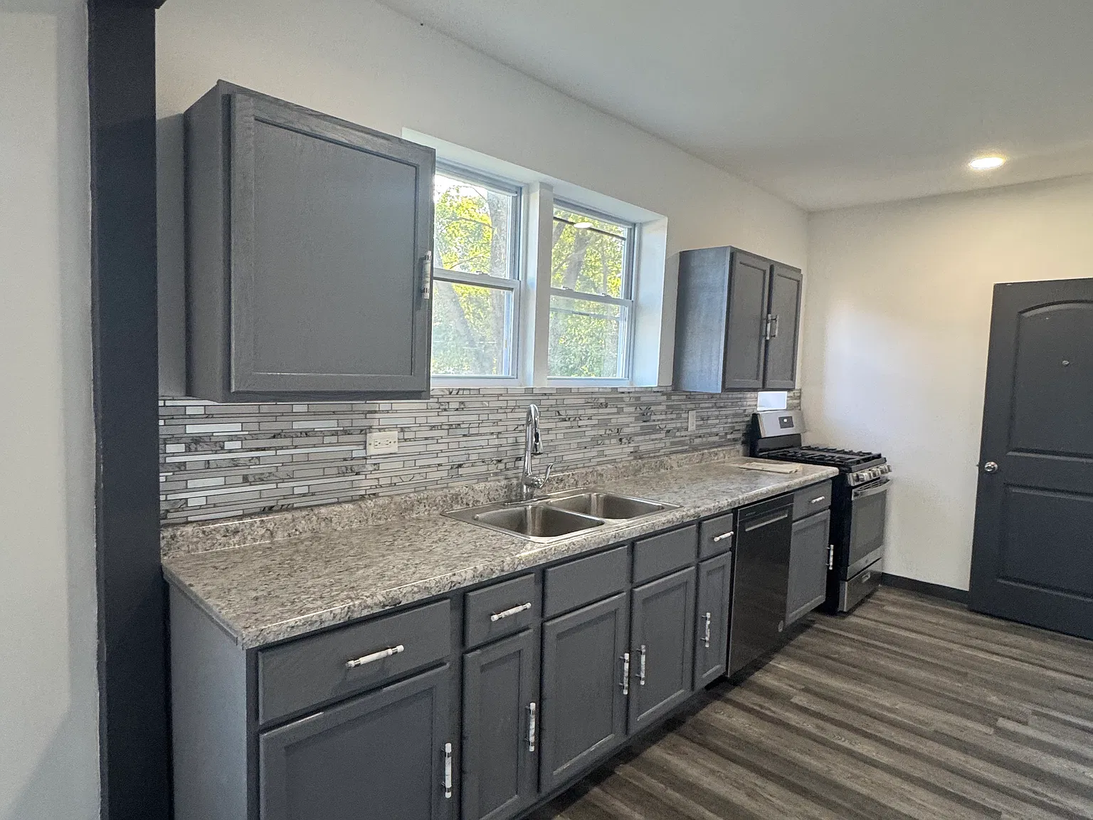3924 Hawthorne St — Photo 3