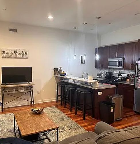 1st image of 1827 Vineyard St #1