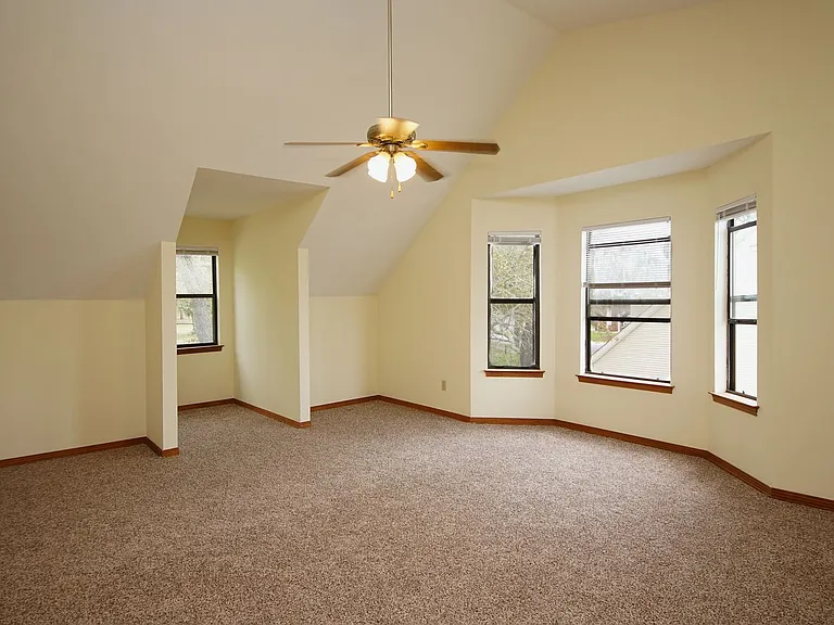 561 Bayshore Dr — Photo 26