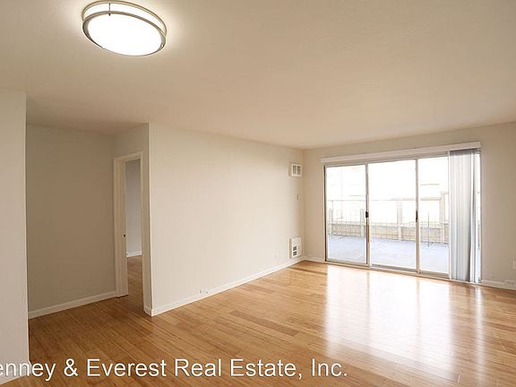 4th image of 315 Wayne Pl #111