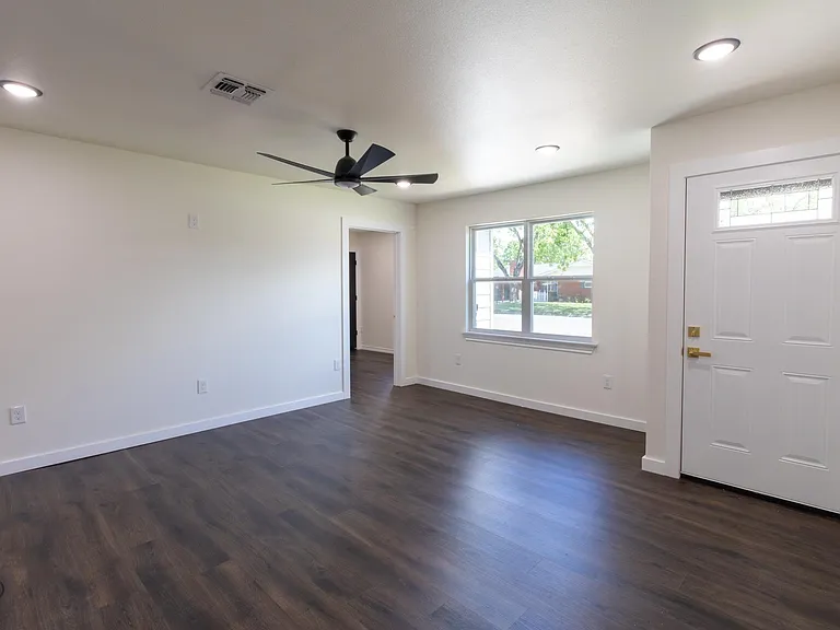 1310 Eleanor St — Photo 3