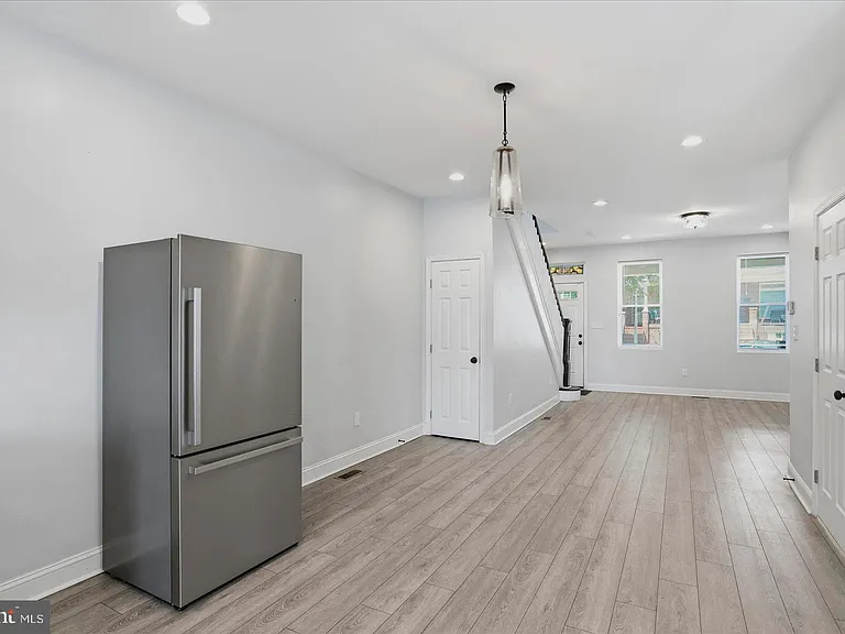 2605 Denison St — Photo 14