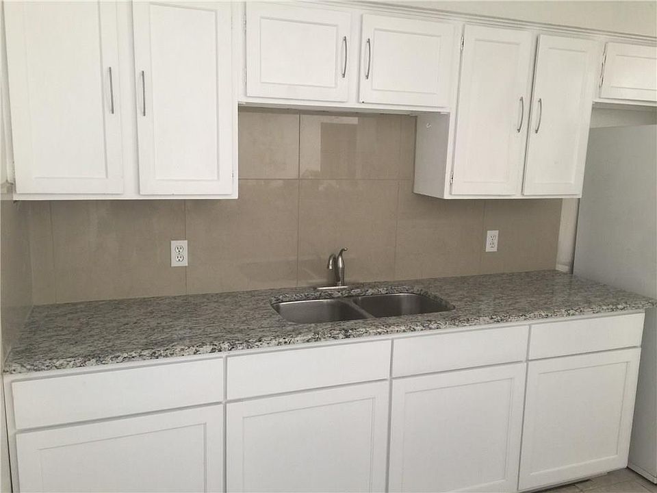2nd image of 3022 Marine Ct W
