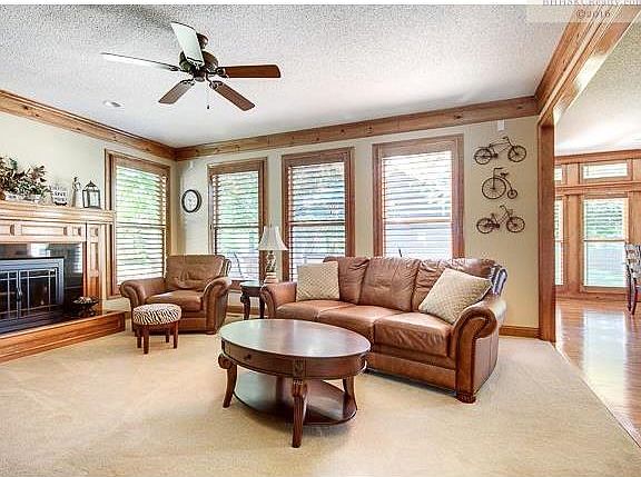5th image of 15723 Beverly Ct