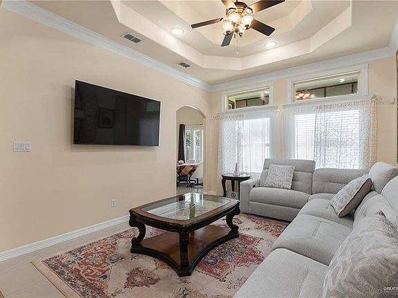 2nd image of 611 Dalobo Blvd