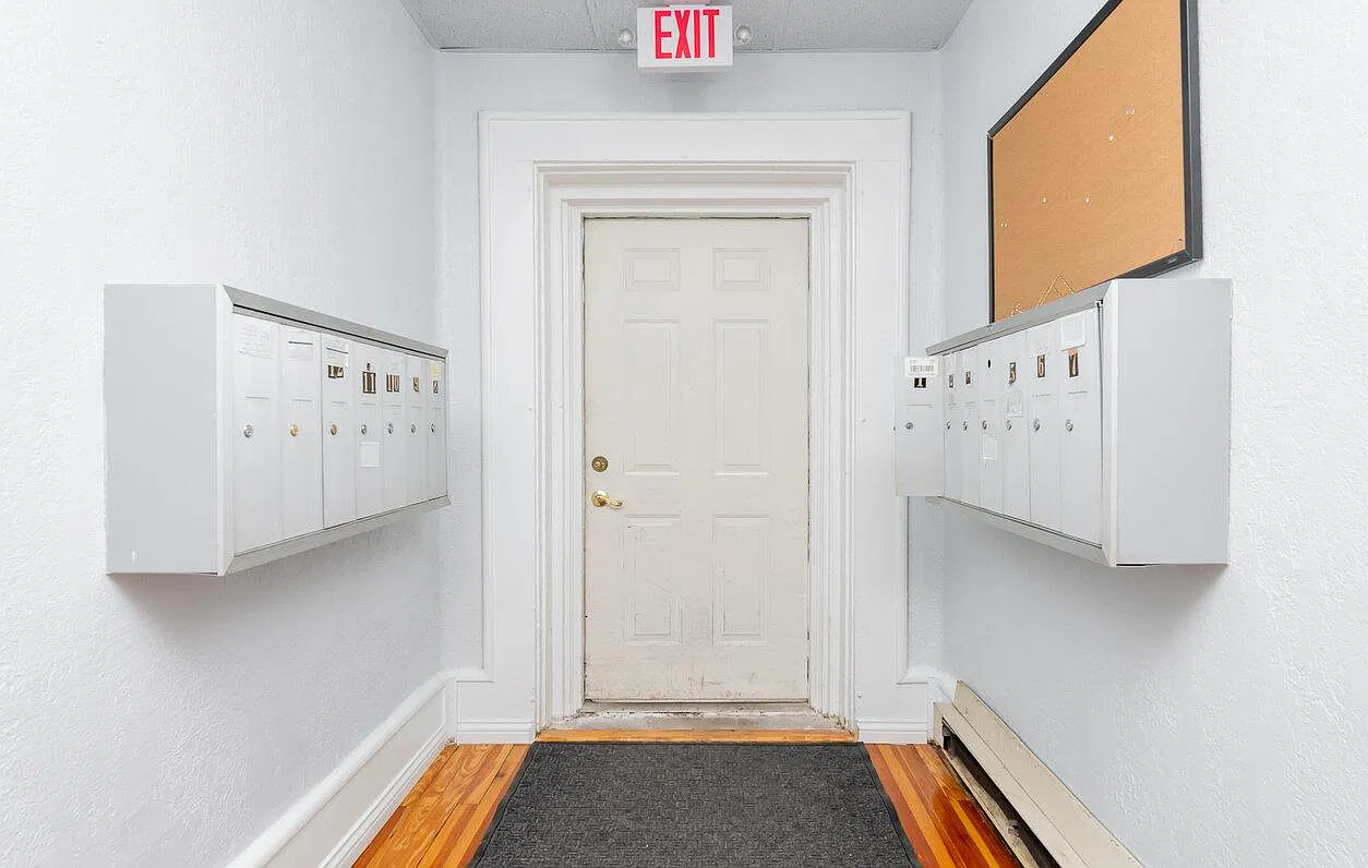 Studio, 700 sqft, $695 — Photo 4