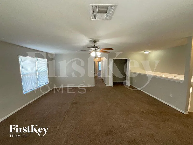 4 bed, 3.0 bath, 2850 sqft, $2,545 — Photo 4