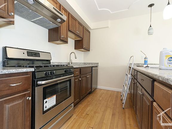 3rd image of 31 Bentley St #1TT