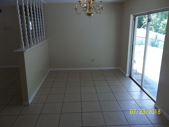 Dining area w/access to back patio/grill area