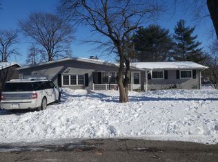 105 Eaton Dr, Lincoln, IL 62656