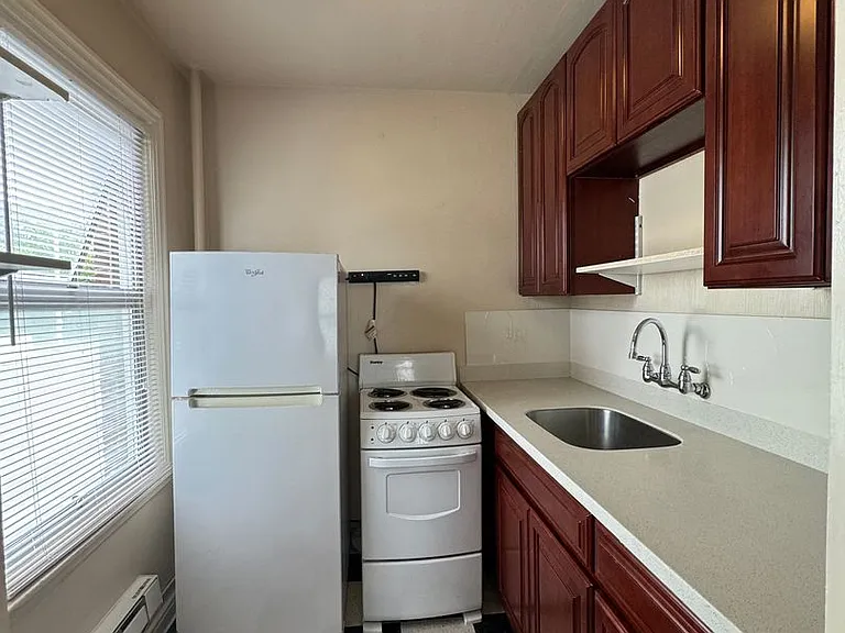 Spacious Units in a Vintage Brick Building- Walk to Seattle Center, Shops,and Restaurants! — Photo 20