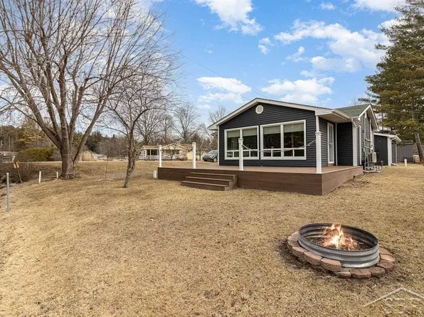 5128 Pleasant Dr, Beaverton, MI 48612