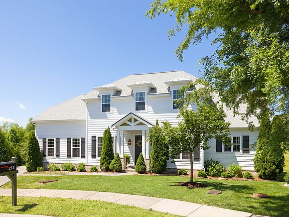 3rd image of 213 Everett Ct
