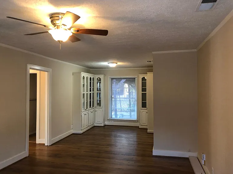 4431 Somerville Ave — Photo 2