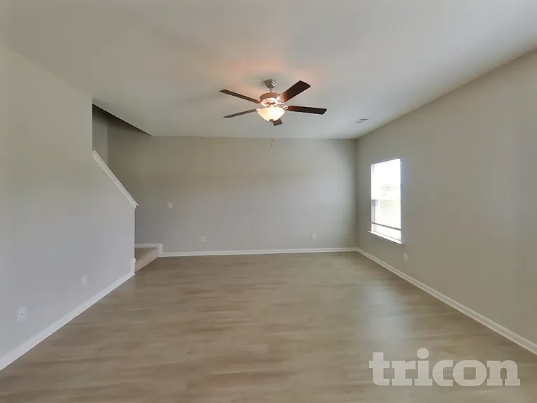 653 Gleaner Way — Photo 2