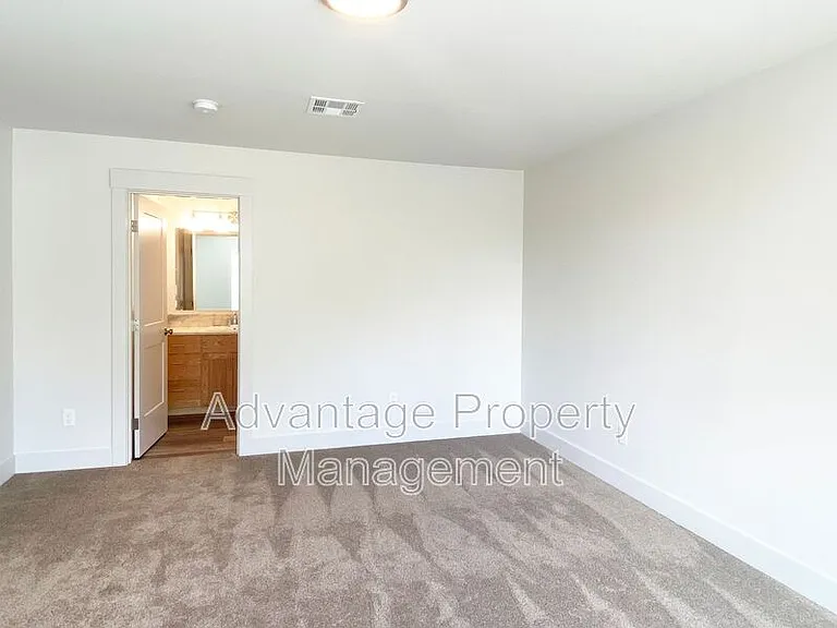 1786 S 9th St — Photo 11