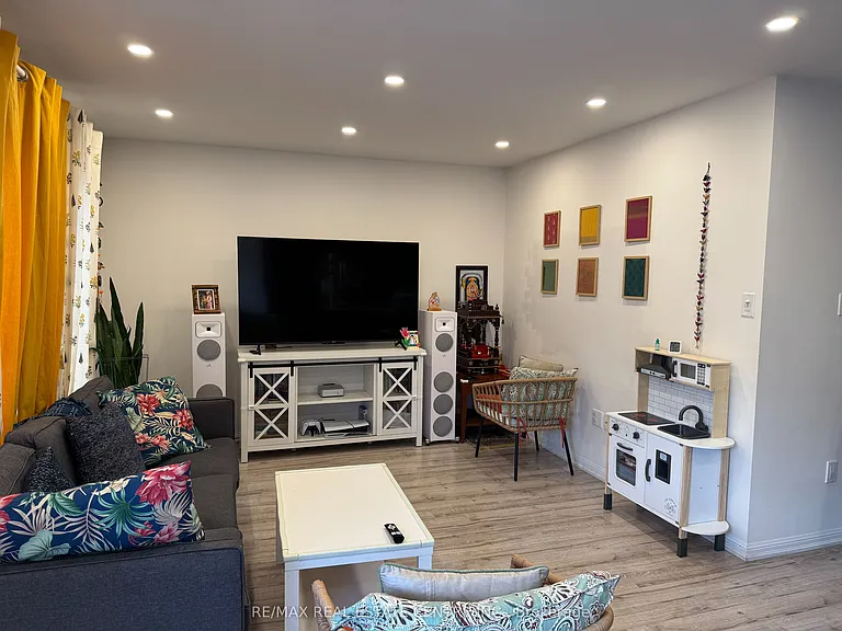 370 Cavanagh Ln — Photo 5