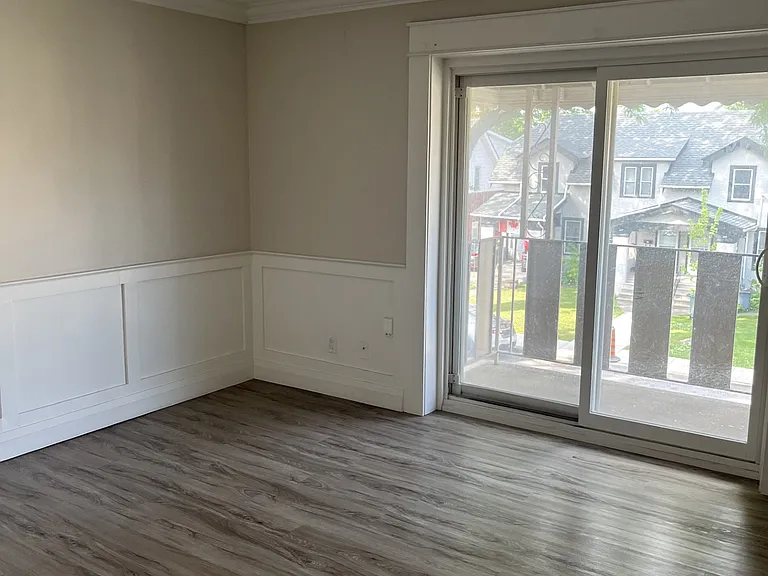 340 Campbell Ave #302 — Photo 1