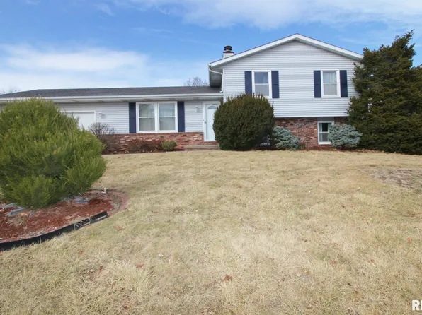 121 Oakbrook Dr, East Peoria, IL 61611