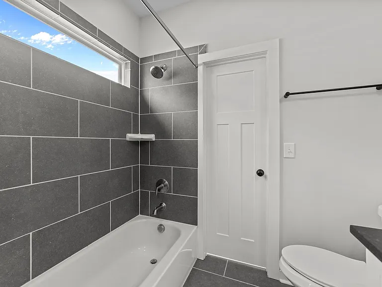 536 E Lenoir St — Photo 22