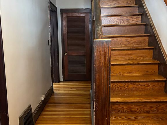 3rd image of 198-200 W Chestnut St