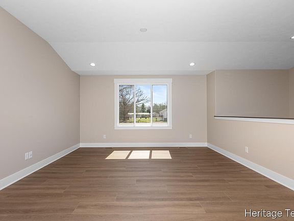 4th image of 3323 Babylon Rd
