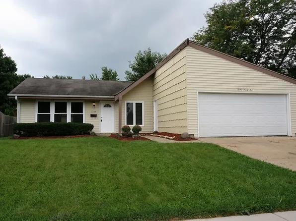 1295 Foxcroft Dr, Aurora, IL 60506