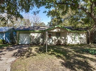 544 NW Lorna St, Burleson, TX 76028