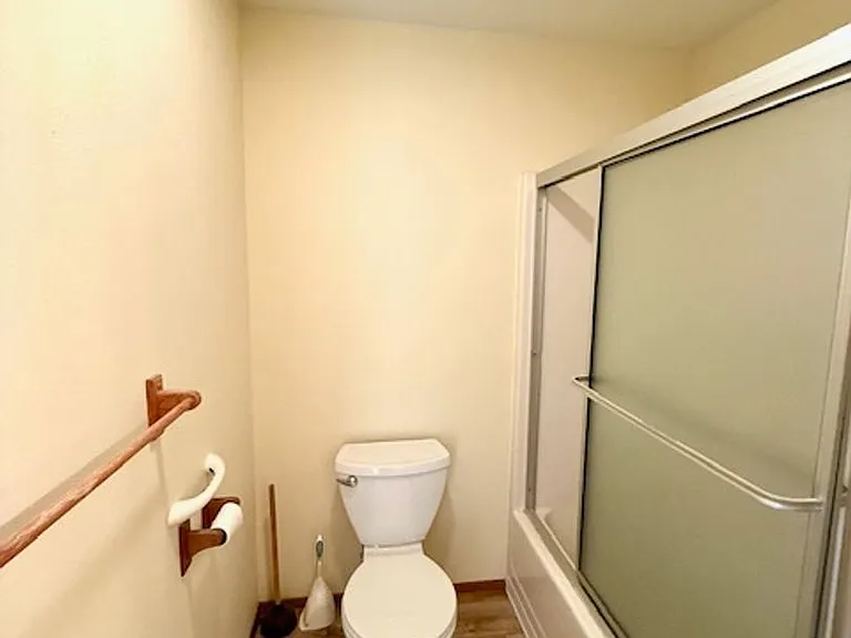 2082 NE Veronica Ln — Photo 15