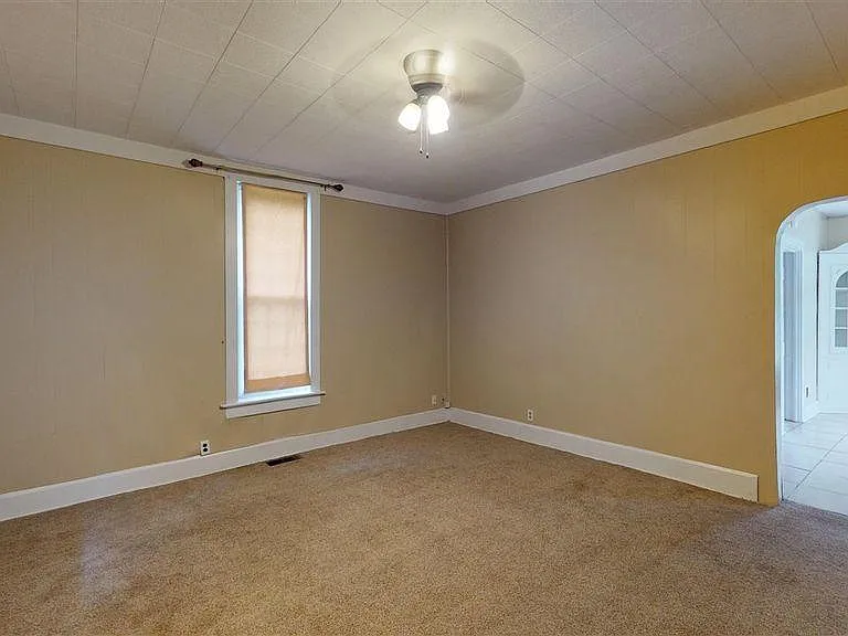 3213 Broadway Ave — Photo 22