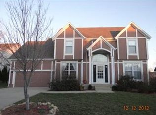 15215 S Blackfeather Dr, Olathe, KS 66062