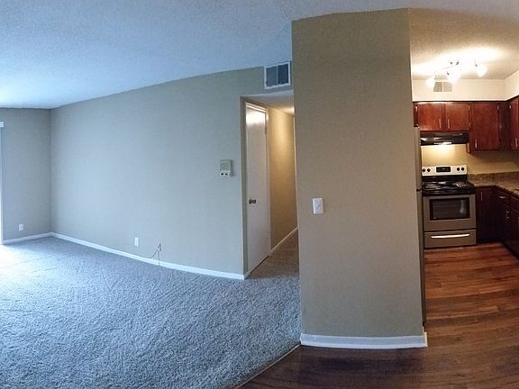 4th image of 223 Country Oak Cir