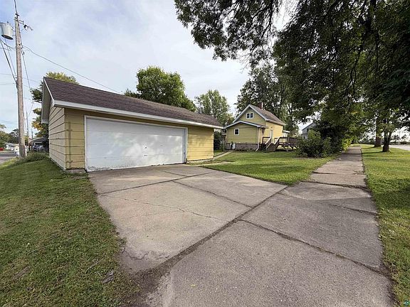3rd image of 328 SW 9th St