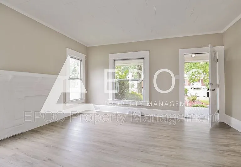 1100 Elwell Ave — Photo 3