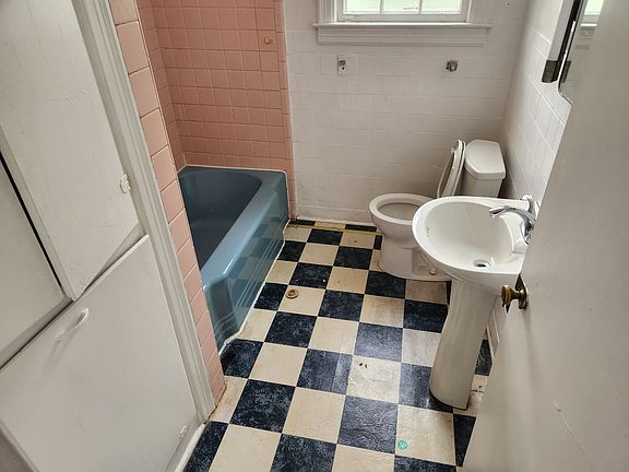 4th image of 101 Lasalle Ct